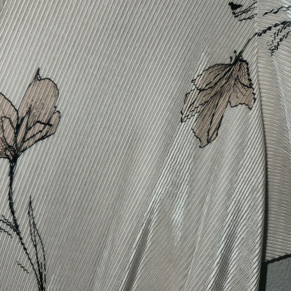 ASTR‎ The Label Cream Beige Floral Print Cross Blouse Women's Size M - Picture 7 of 7